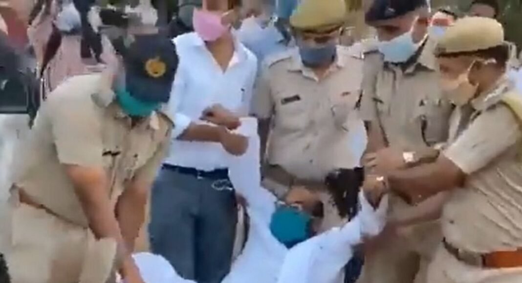 महोबा  के व्यापारी  की  हत्या  पर  सियासी  गलियारे  मे सरगर्मी  तेज़