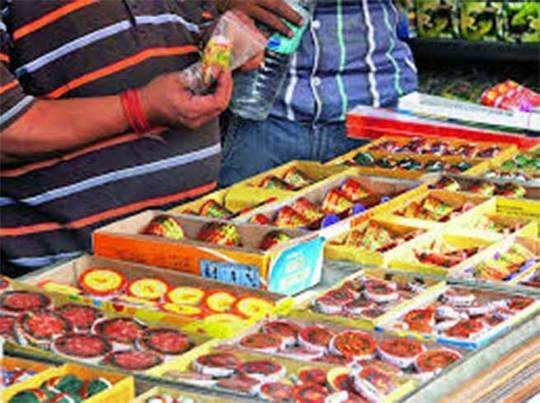 पटाखा कारोबारियों का छलका दर्द,मिले डिप्टी सीएम और कानून मंत्री से