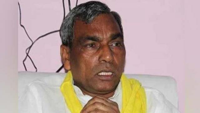 पेट्रोल-डीजल की बढ़ती हुई कीमतों के विरुद्ध, भारतीय समाज पार्टी ने दिया धरना