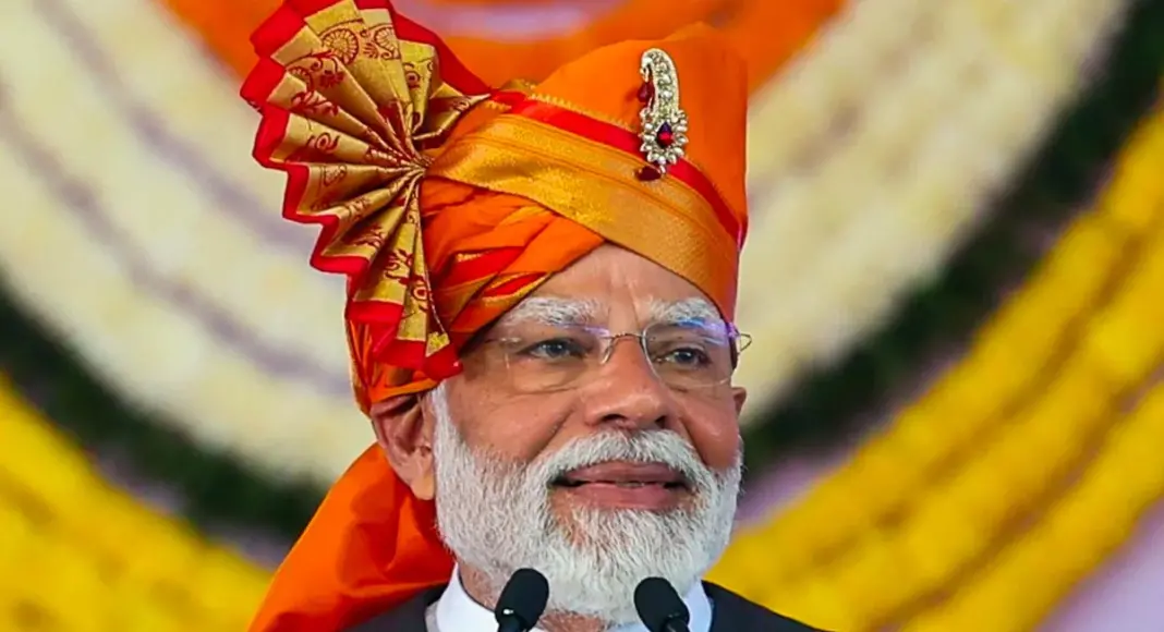 नरेंद्र मोदी ने किया इटावा में विशाल जनसभा को संबोधित