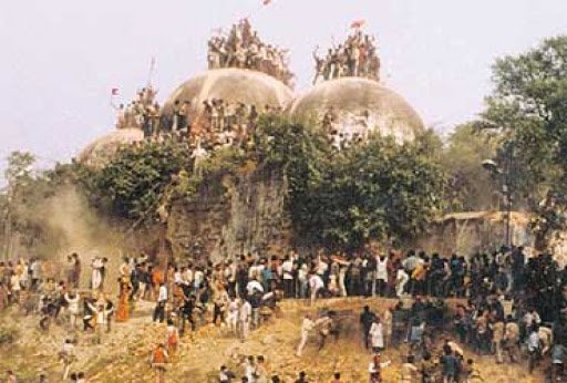 बाबरी विघ्वंस के बरी 32 दोषियों की बढ़ सकती हैं मुश्किलें ,ऑल इंडिया मुस्लिम पर्सनल लॉ बोर्ड खटखटाएगा उच्च न्यायलय का दरवाज़ा