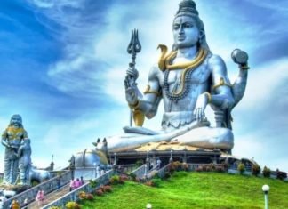 हज़ारो शिवभक्तों द्वारा महाशिवरात्रि के पर्व पर भारी सुरक्षा  व्यवस्था के मध्य निकाली गई शोभा यात्रा