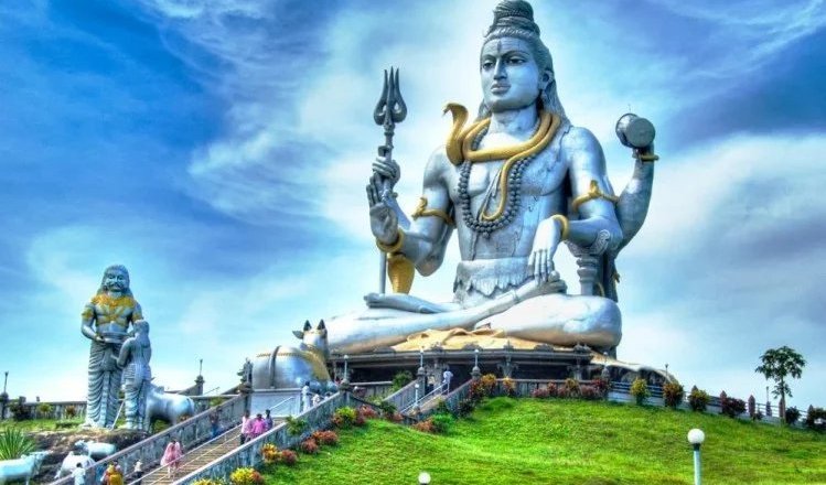 हज़ारो शिवभक्तों द्वारा महाशिवरात्रि के पर्व पर भारी सुरक्षा  व्यवस्था के मध्य निकाली गई शोभा यात्रा